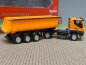 Preview: 1/87 Herpa Iveco Trakker Schmitz Cargobull Kippsattelzug mit Stahlmulde kommunalorange 315111