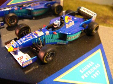 1/43 Quartzo Red Bull Sauber Petronas C16 Nicola Larini 1997 #17 302993