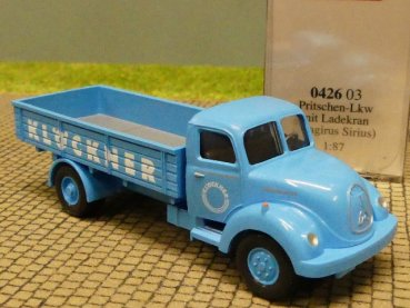 1/87 Wiking Magirus Sirius Klöckner Pritschen LKW mit Ladekran hellblau 0426 03