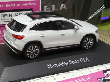 1/43 Spark MB GLA (H247) Digitalweiß