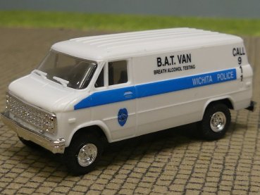 1/87 Trident Chevrolet B.A.T. Van WICHITA Police Kasten 90164