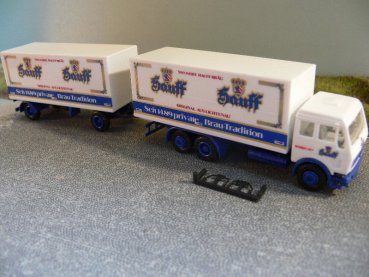 1/87 Herpa MB NG Hauff Bräu Koffer Hängerzug in Faltbox