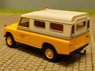 1/87 Brekina Land Rover 109 British Rail 13779