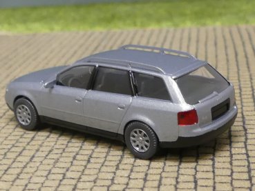 1/87 Wiking Audi A6 Avant silberblau 130 04 B