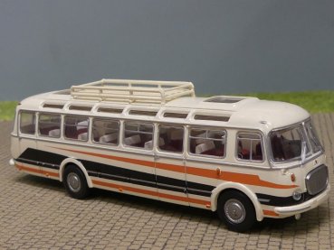 1/87 Brekina Skoda 706 RTO Lux orange/schwarz 58240