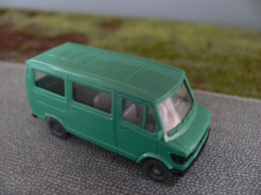 1/87 Wiking MB 207 grün Bus 282 A2