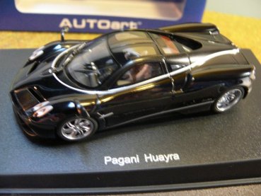 1/43 AUTOart Pagani Huayra schwarz m.Silberstreifen 58209