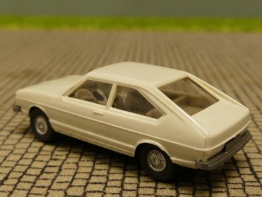 1/87 Wiking VW Passat Fließheck altweiß 48