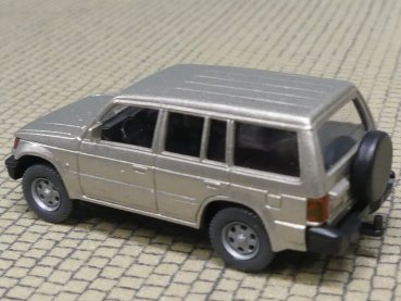 1/87 Wiking Mitsubishi Pajero bronze 263 04