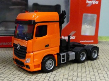 1/87 Herpa MB Arocs ZM mit Ladekran und Heckabstützung orange 313315-002