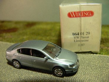 1/87 Wiking VW Passat Limousine weißblaumetallic 064 01 B  E