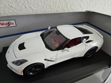 1/18 Maisto Corvette Stingray Z51 2014 weiß 31677