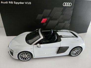 1/18 I-Scale Audi R8 Spyder V10 Suzukagrau