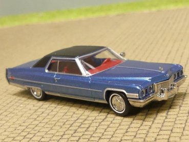 1/87 Brekina Cadillac Coupe deVille hellblau metallic, Dach schwarz 18128