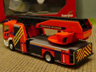 1/87 Herpa MB Atego ‘13 Rosenbauer Drehleiter Feuerwehr Metzingen 096676