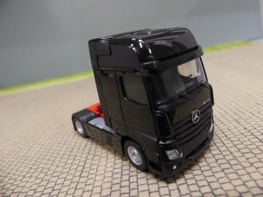 1/87 Herpa MB Actros Gigaspace Zugmaschine schwarz 309202-003