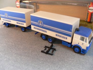 1/87 Herpa MB SK Hofbräuhaus München Koffer-Hängerzug