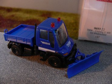 1/87 Wiking Unimog U 400 THW mit Räumschild 0693 22