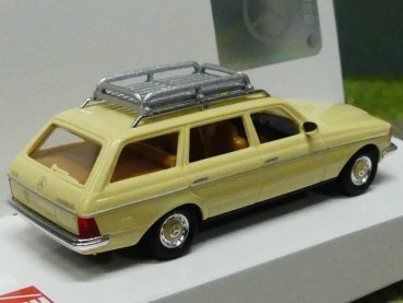 1/87 Busch MB W123 mit großem Dachgepäckträger 46815