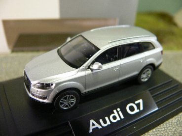 1/87 Wiking Audi Q7 silber 038662