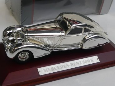 1/43 Atlas Mercedes - Benz 500 K chrome mit Holzsockel 7687105