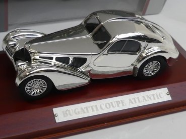 1/43 Atlas Bugatti Coupe Atlantic chrome mit Holzsockel 7687101