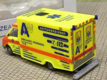 1/87 Rietze MB Sprinter RTW Ambulance Wiesbaden 61550