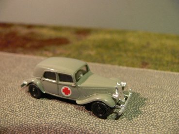 1/87 Brekina Citroen 11 CV Rotes Kreuz grau