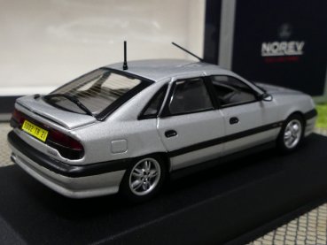 1/43 Norev Renault Safrane Biturbo Baccara 1993 silber 517747