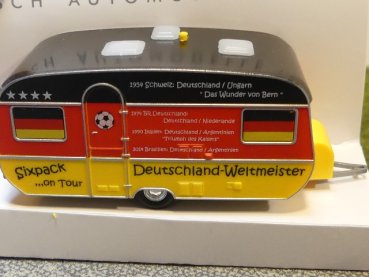 1/87 Busch Tabbert Wohnwagen Fußball Fan 44962