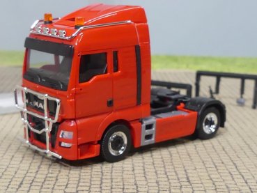 1/87 Herpa MAN TGX XLX Euro 6 Zugmaschine rot mit Rundumleuchten, RS + LB #24