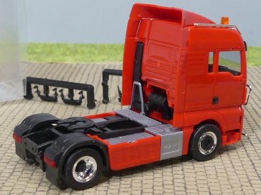 1/87 Herpa MAN TGX XLX Euro 6 Zugmaschine rot mit Rundumleuchten, RS + LB #24