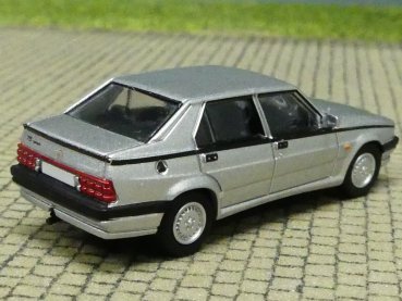 1/87 PCX Alfa Romeo 75 silber 870053