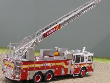 1/87 PCX Ferrara Ultra FDNY - Queens Ladder 129 870688