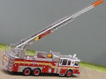 1/87 PCX Ferrara Ultra FDNY - Mannhatten Ladder 43 870689