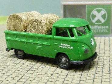 1/87 Brekina VW T1 b Pritsche Raiffeisen Westeifel mit Heuballen