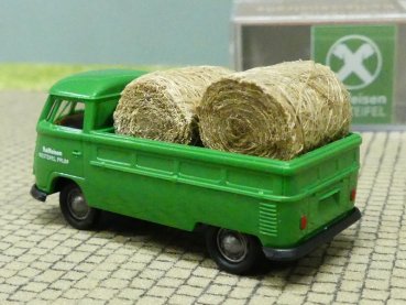 1/87 Brekina # 2163heu VW T1 b Pritsche Raiffeisen Westeifel mit Heuballen