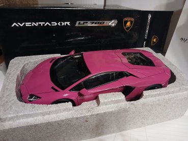 1/18 AUTOart Lamborghini Aventador LP700-4 pink 74660