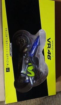 1/12 Minichamps Yamaha YZR-M1 V. Rossi Test Valencia  2017 122 183946