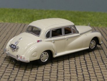 1/87 Ricko Mercedes 300 C Limousine beige 38412