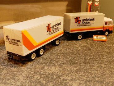 1/87 Herpa MB NG Uniplast Knauer Koffer Hängerzug #309