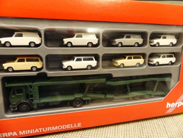 1/87 Herpa MB NG Autotransporter grün HZ mit 8 Trabant 601 941464