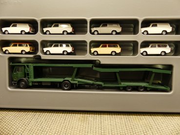 1/87 Herpa MB NG Autotransporter grün HZ mit 8 Trabant 601 941464