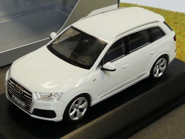 1/43 Spark Audi Q7 gletscherweiß 023664