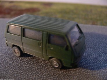 1/87 Rietze Mitsubishi L300 Bus grün verschmutzte Version