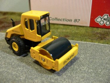 1/87 NZG Bomag BW213 D 3 Straßenwalze gelb 475