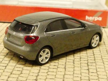 1/87 Herpa MB A-Klasse mountaingrau metallic 038263-004