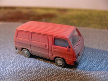 1/87 Rietze Mitsubishi L300 Kastenwagen rot verschmutzte Version