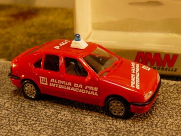 1/87 AWM Renault 19 Friedensdorf International mit Blaulicht