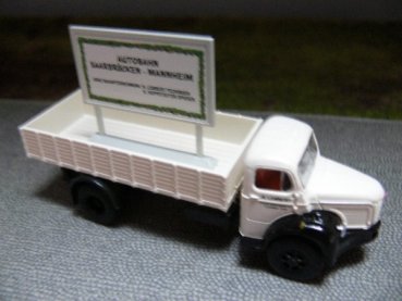 1/87 Brekina Berliet GLR 8 Lembert mit Schild 85325